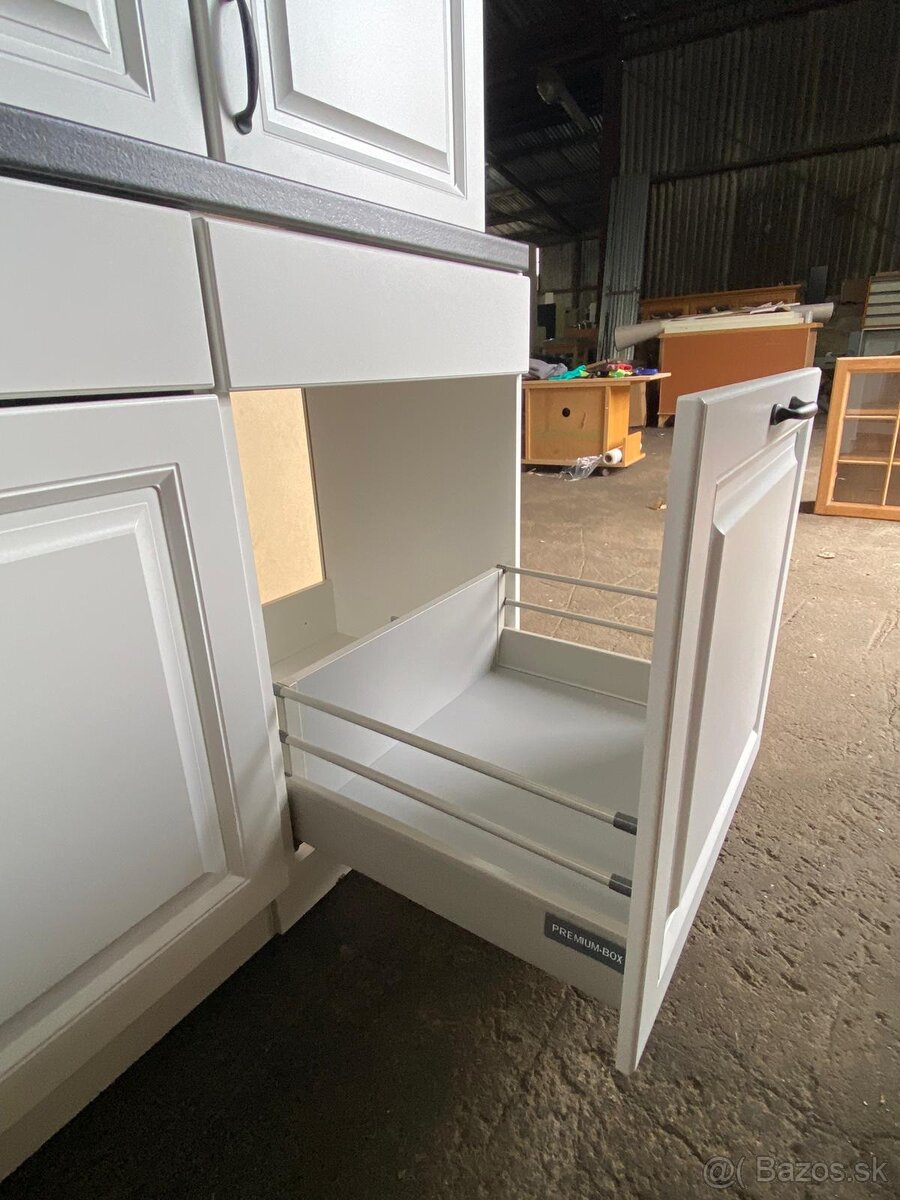 Moderná kuchynská linka bez spotrebičov - 5