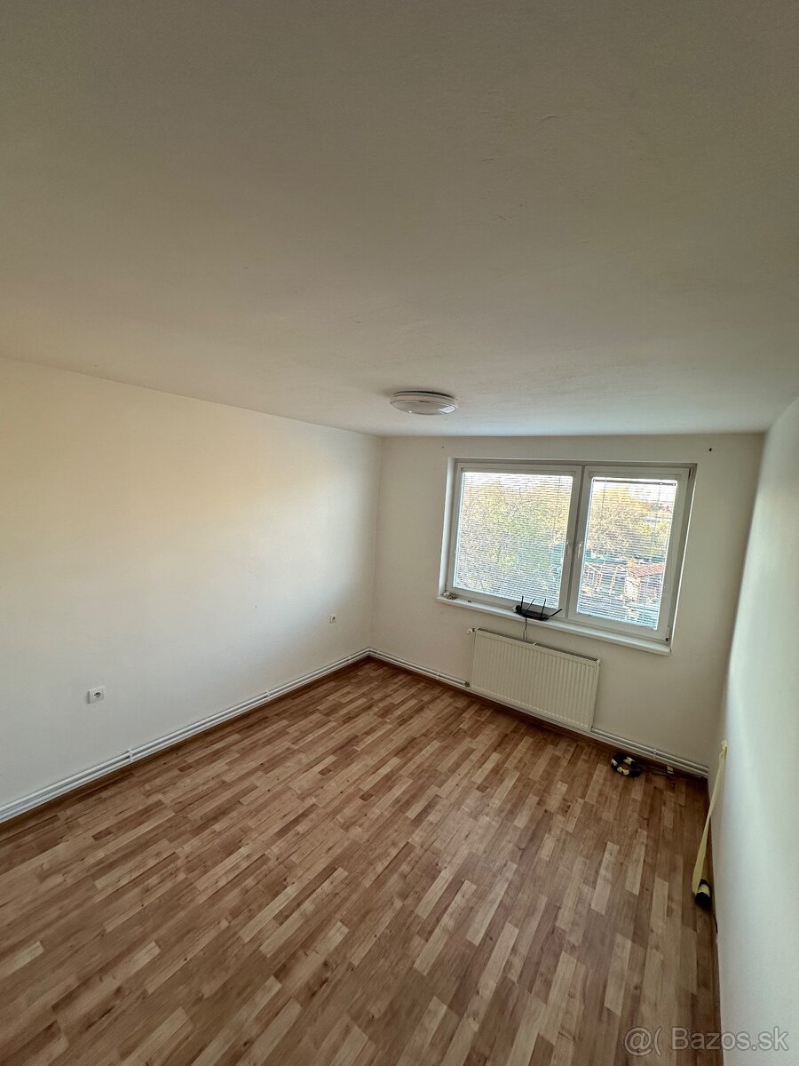 Predam 4 izbovy byt - 5