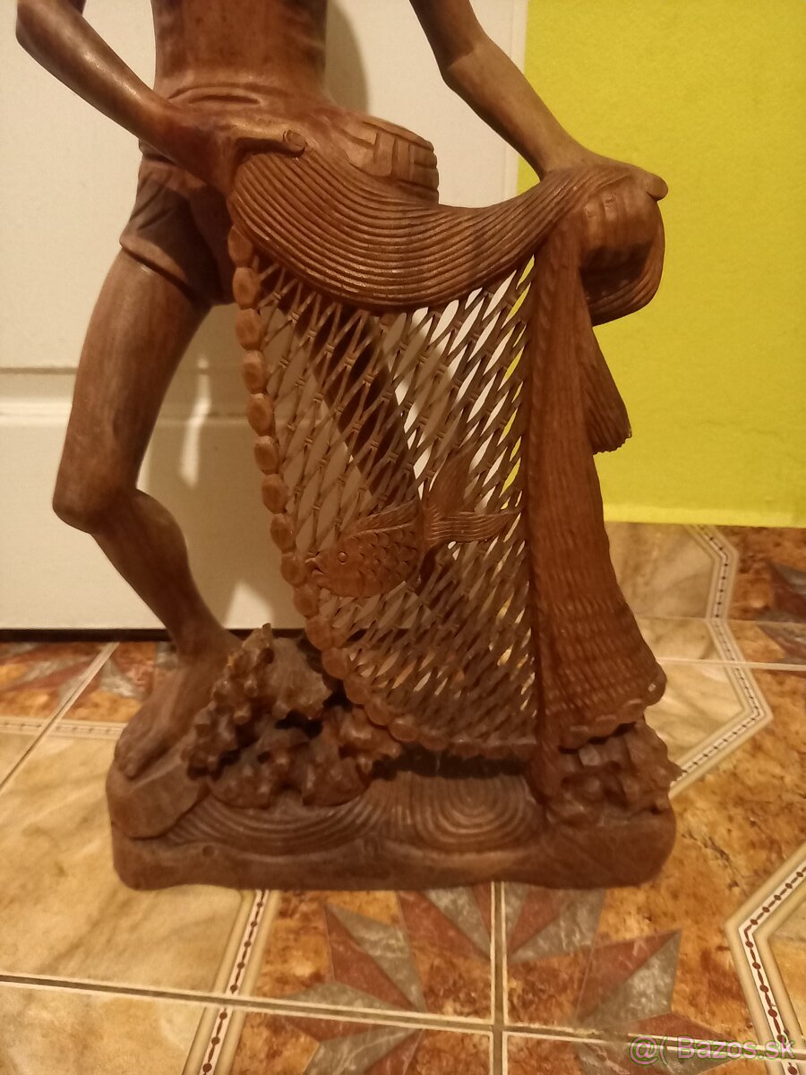 Drevená socha loviaci rybár - 5