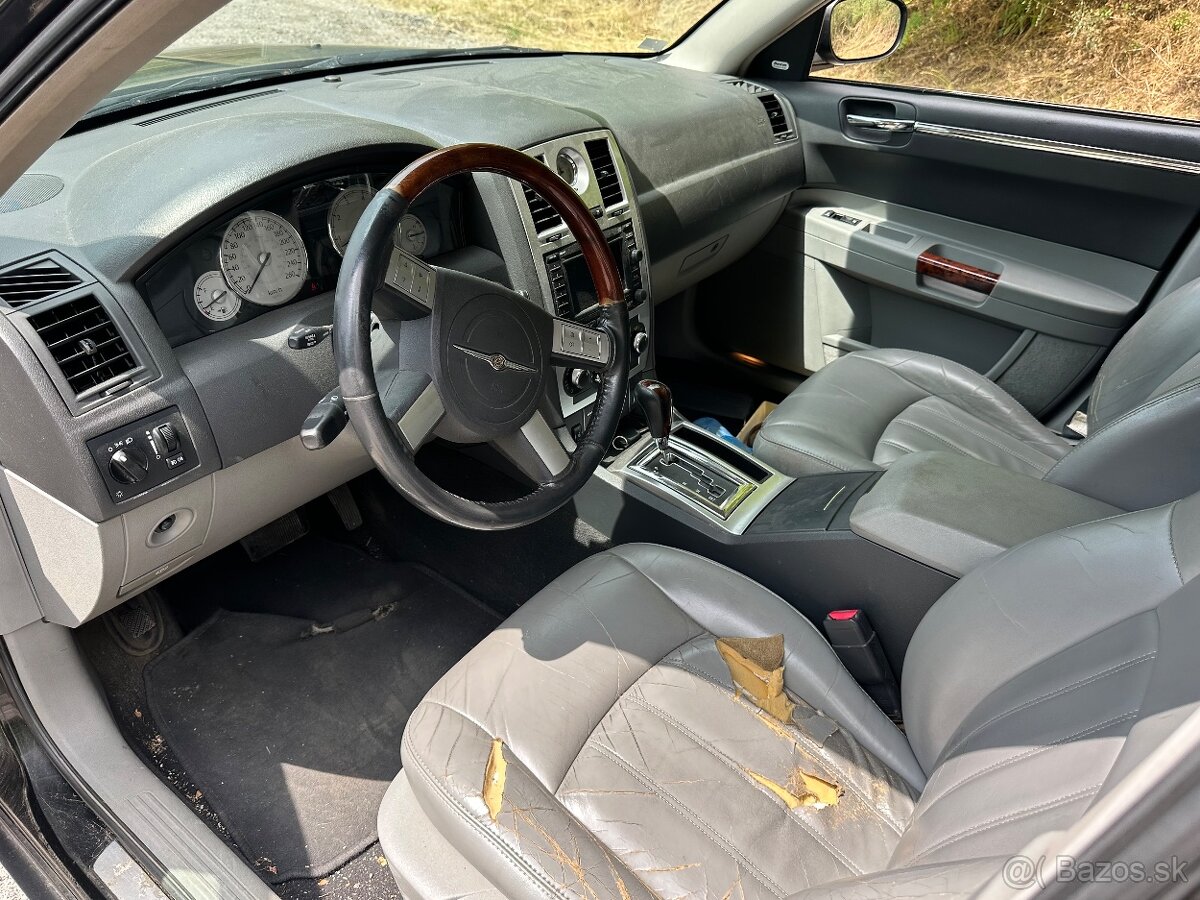 Rozpredam na N.D EU Verzia Chrysler 300C Sedan Limuzína - 5