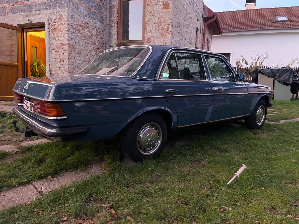 Mercedes - Benz 240d - 5