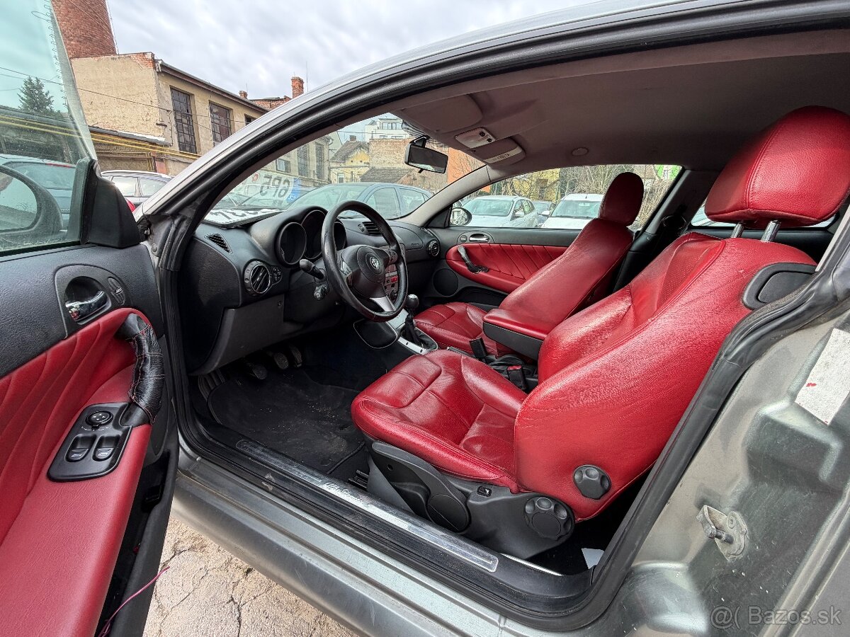 Alfa Romeo GT 1.9 JTD - 5