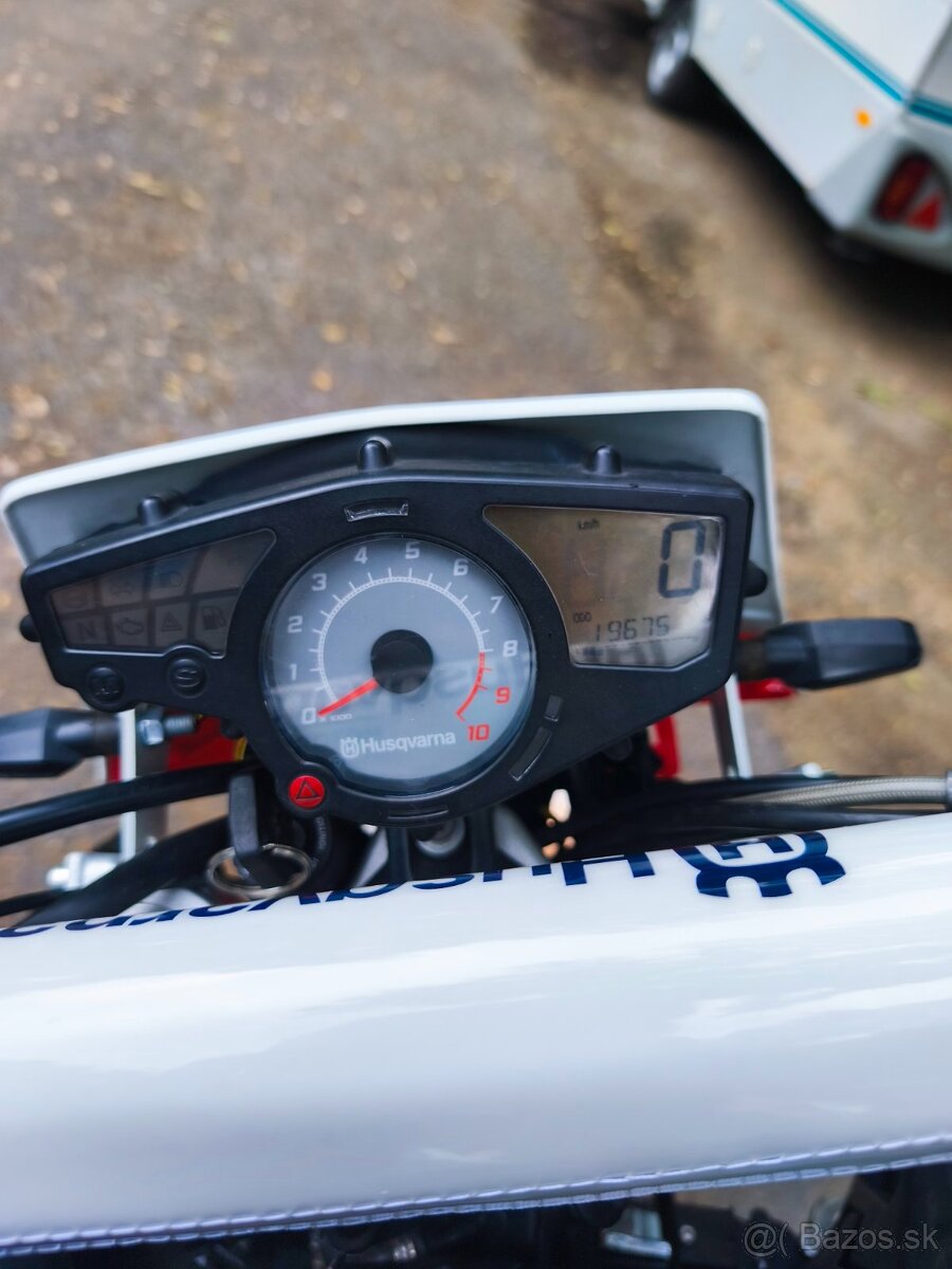 Husqvarna 650 tr strada