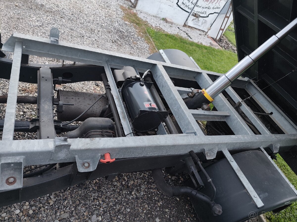 Predám Hyundai valník sklapač
r.v.2002, 145000km - 5