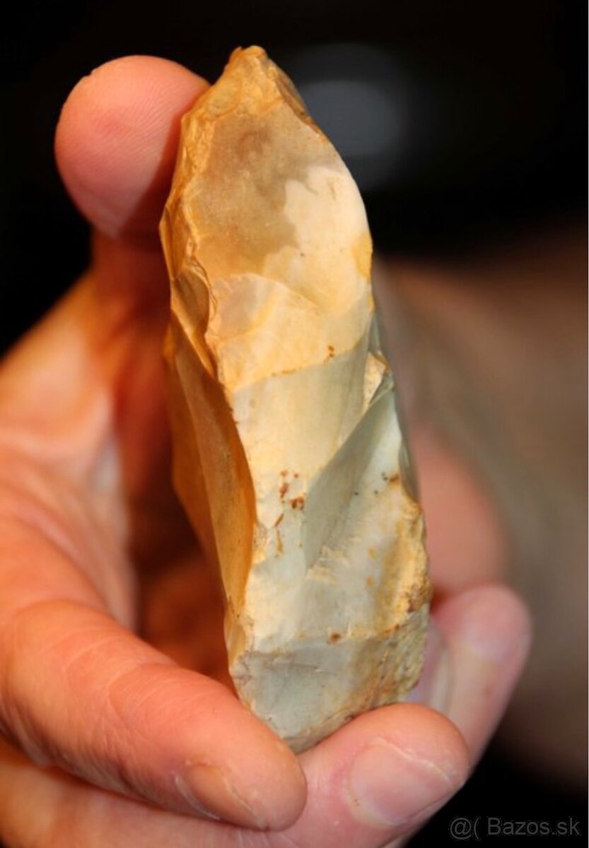 Neolitická kamenná motyka (sekera) – cca 4000 pred n. l. - 5