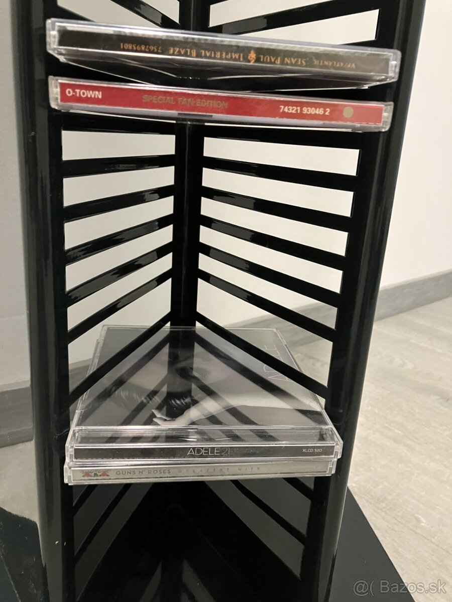 Kovový stojan na CD - 5