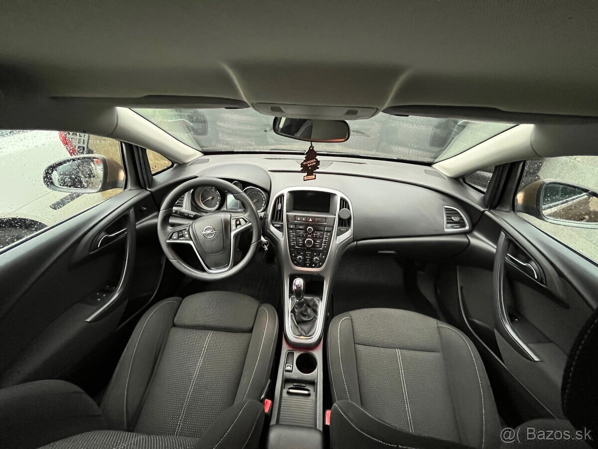 Opel Astra 1.6 kombi, r.v.2015 - 5