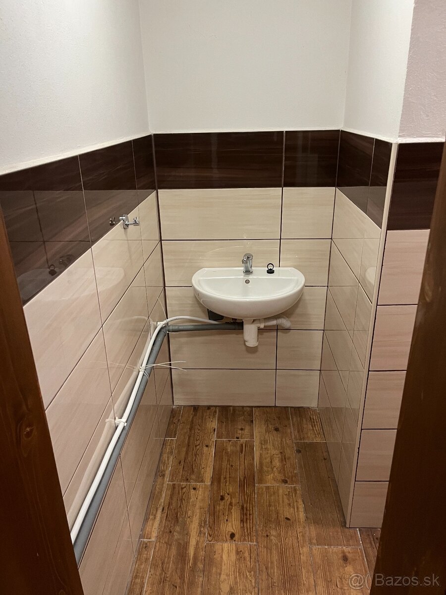 Prenájom priestorov 20m2 pre služby/kanceláriu - Púchov - 5