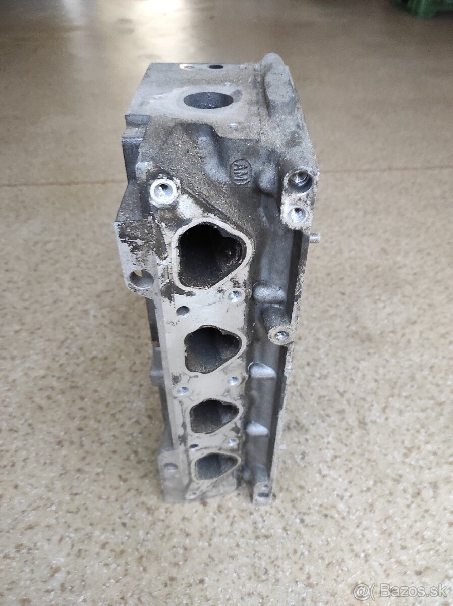 Hlava ventilov, blok motora - 5