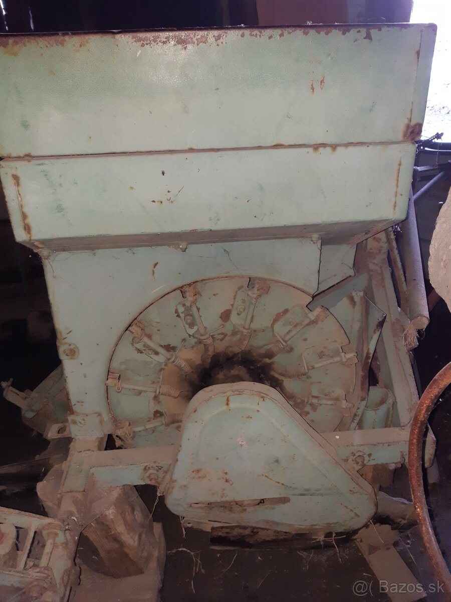 Predáme poľnohospodárske stroje - 5