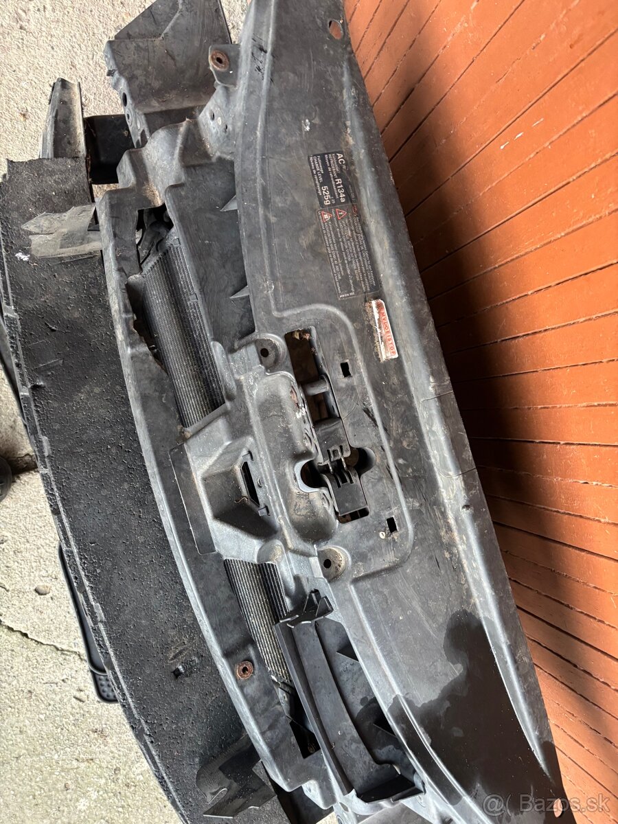 VW touran 1.6 fsi predné čelo - 5