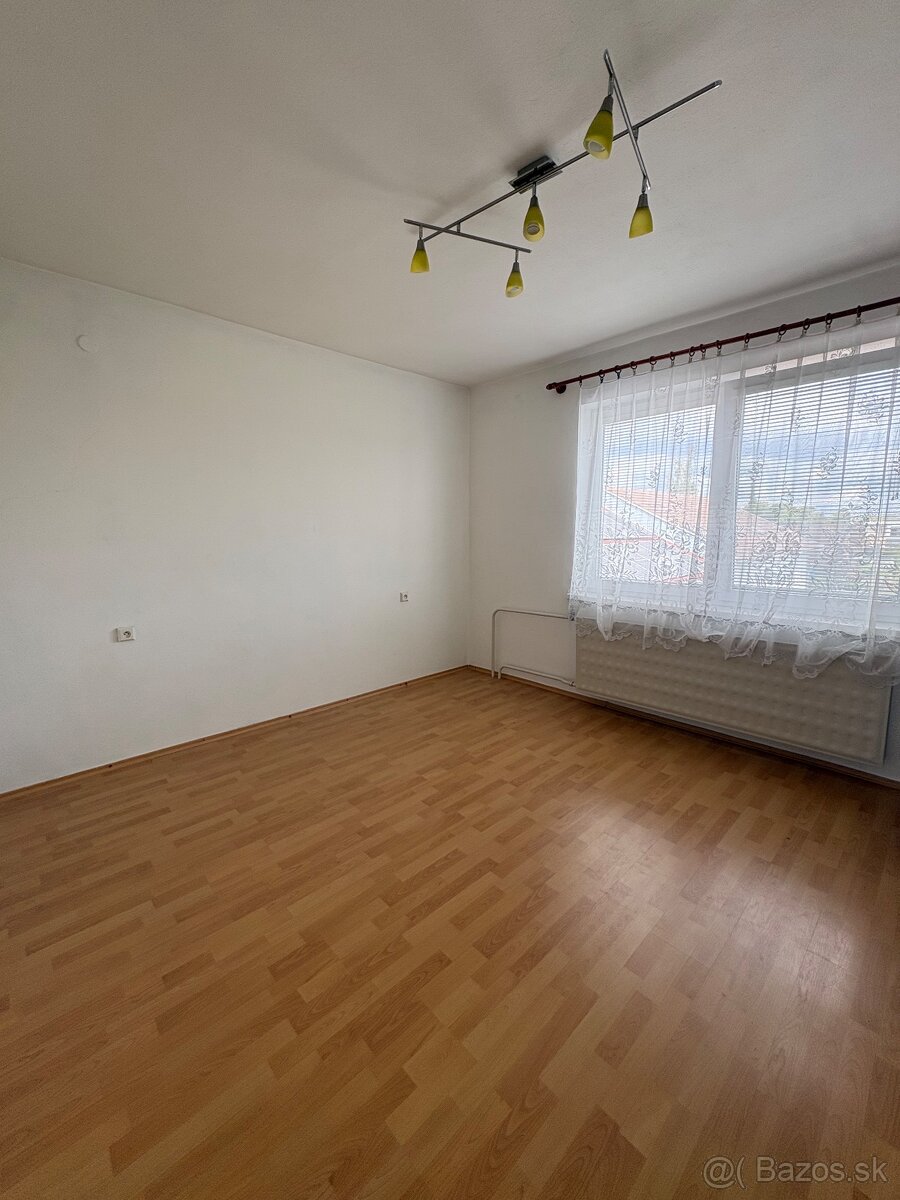 NA PREDAJ RODINNÝ DOM S MOŽNOSŤOU PRESTAVBY NA FIRMU - NITRA - 5
