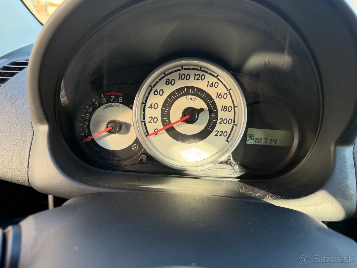 Predam Mazda 2 - 5