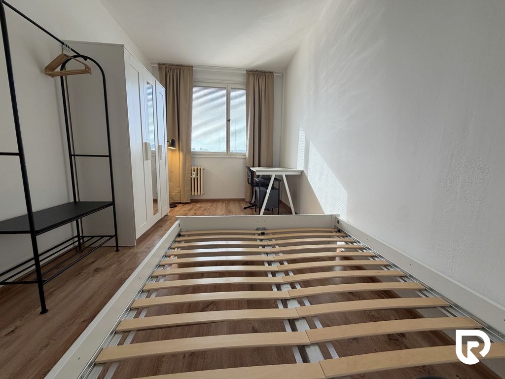Priestranný 4‑izbový byt s balkónom v Dúbravke – foto 5