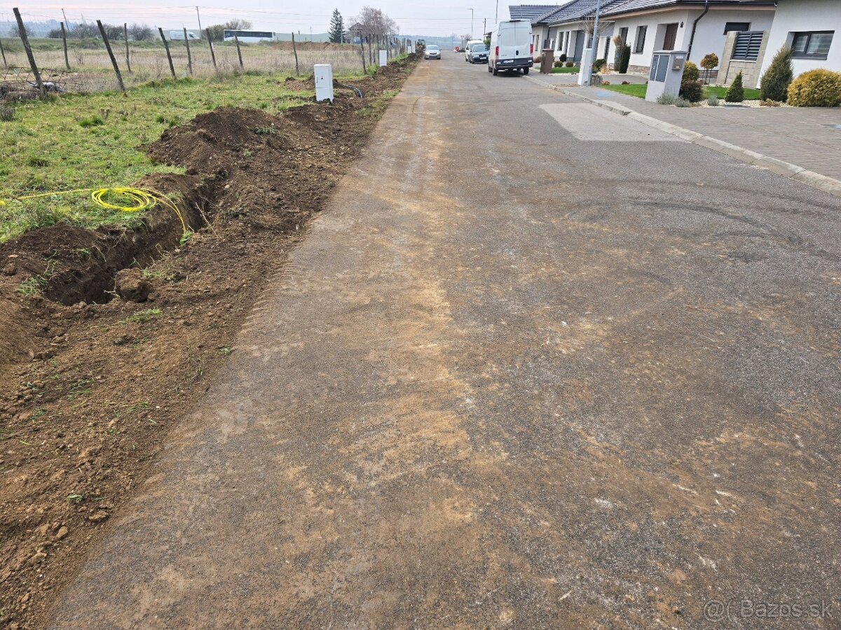 Stavebný pozemok 690 m², Vrádište s IS - 5