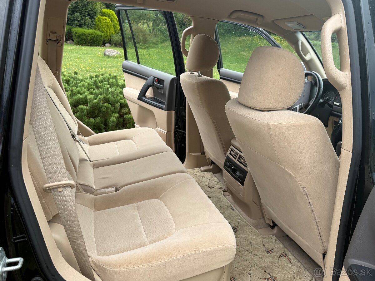 Toyota Land Cruiser V8 200