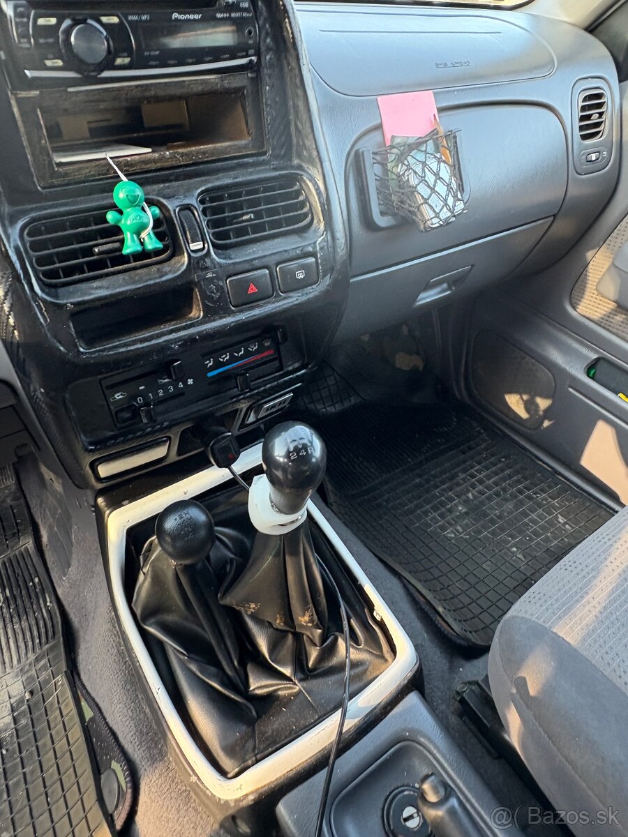 Nissan Pick up 2.5 td - 5