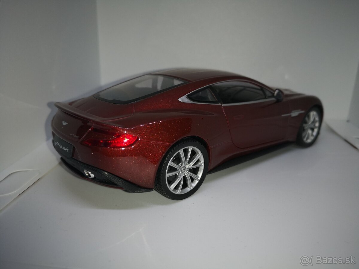 Predám zberateľský model Aston Martin Vanquish , 1:24 - 5
