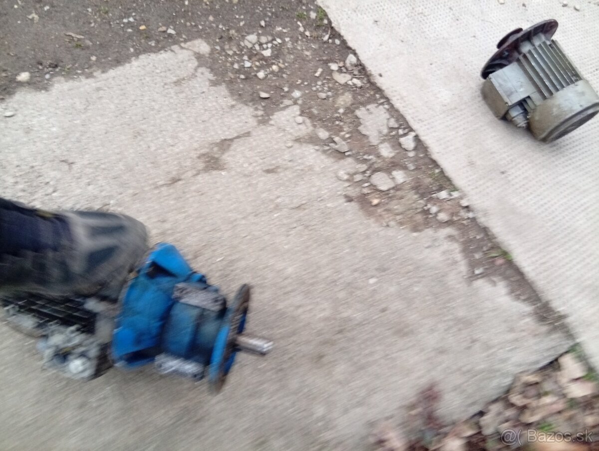 Predám elektromotor s prevodovkou Siemens - 5