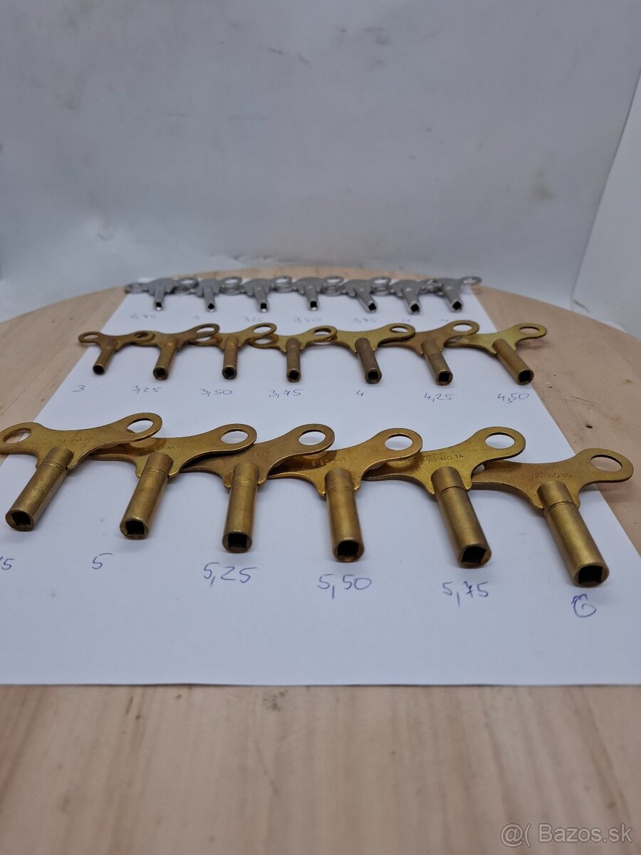 Predám klúčiky na starožitné hodiny rôzne velkosti kus 6€ - 5