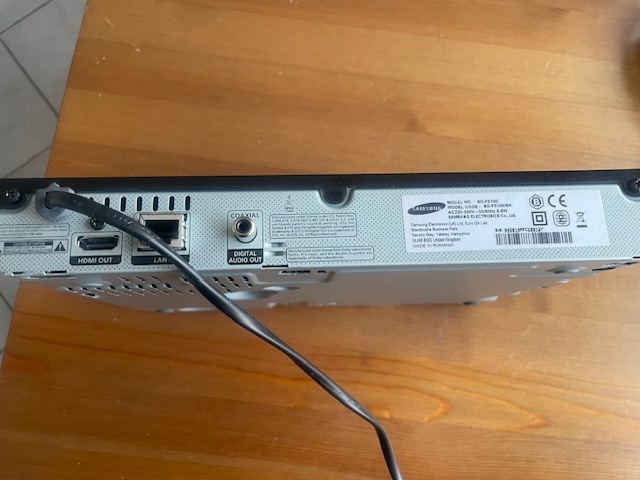 Predám Blu-ray prehrávač Samsung BD - F 5100 - 5