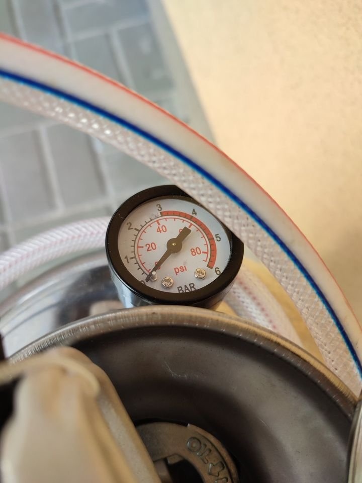 nerezový tlakový postřikovač 8l - 5