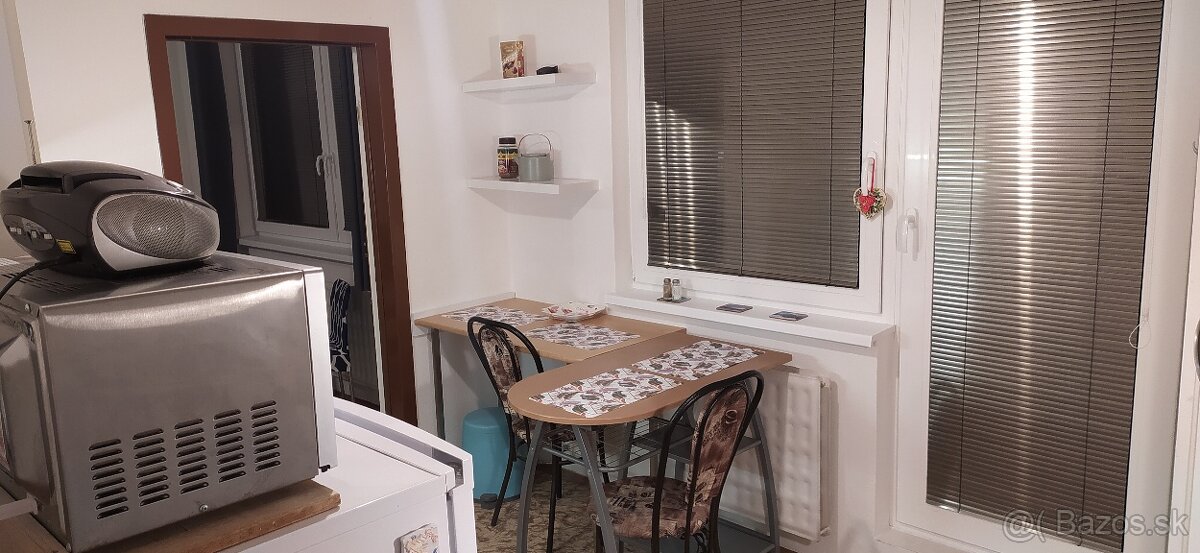 Predám 1 izb.byt,43 m2, loggia, - 5