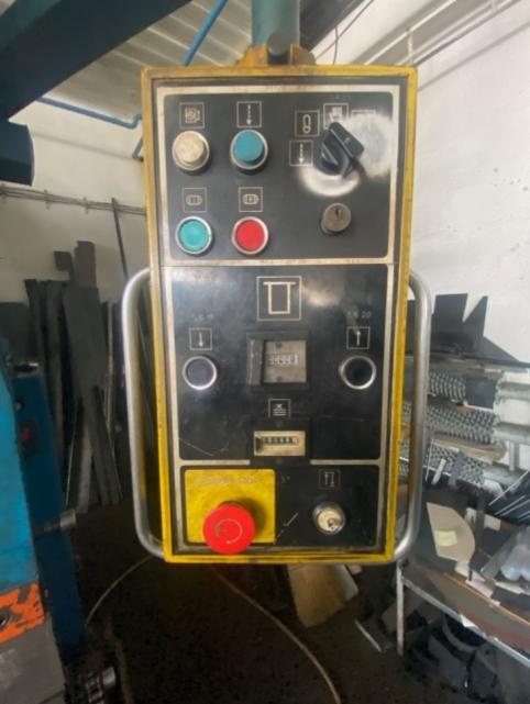 Model CTO 250 A/4000 ohraňovací lis, vyrobeno v roce 1992 - 5