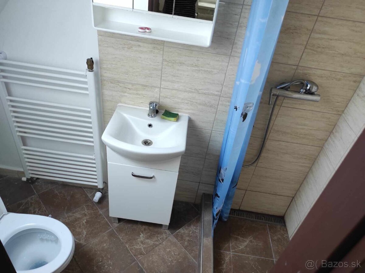 Prenajmem izbu pre jedného 300 € - 5