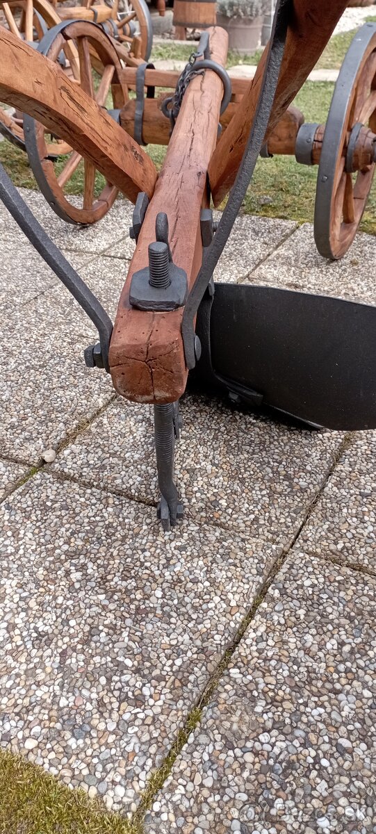 Starý drevený konský pluh 4 - 5