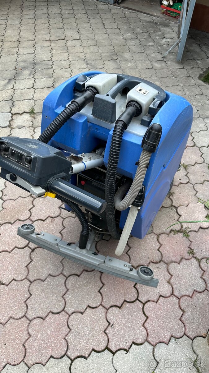 Predam profesionálny Podlahový umyvaci,Cistiaci stroj Numati - 5