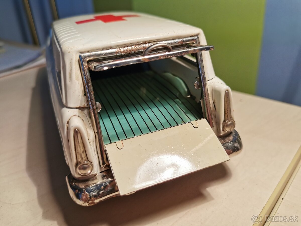 Bandai Chevrolet Ambulancia - 5