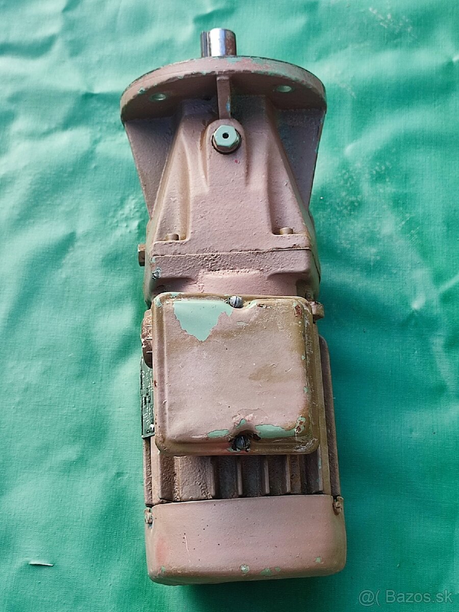 Elekromotor s prevodovkou - 5