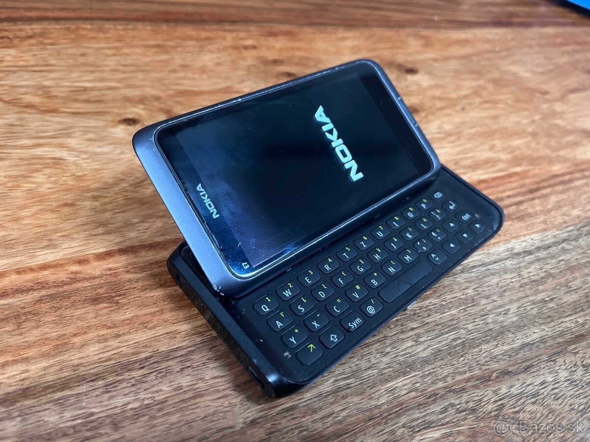 Nokia E7 s qwerty klavesnicou - 5