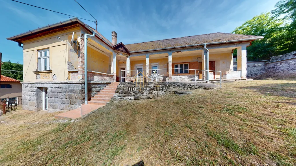 Rodinný dom s veľkým pozemkom v obci Chrťany - 5