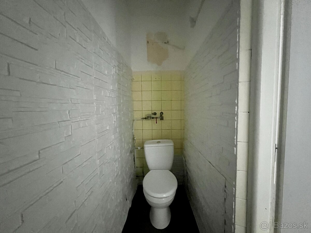 Kancelária so vstupom priamo z námestia - 5