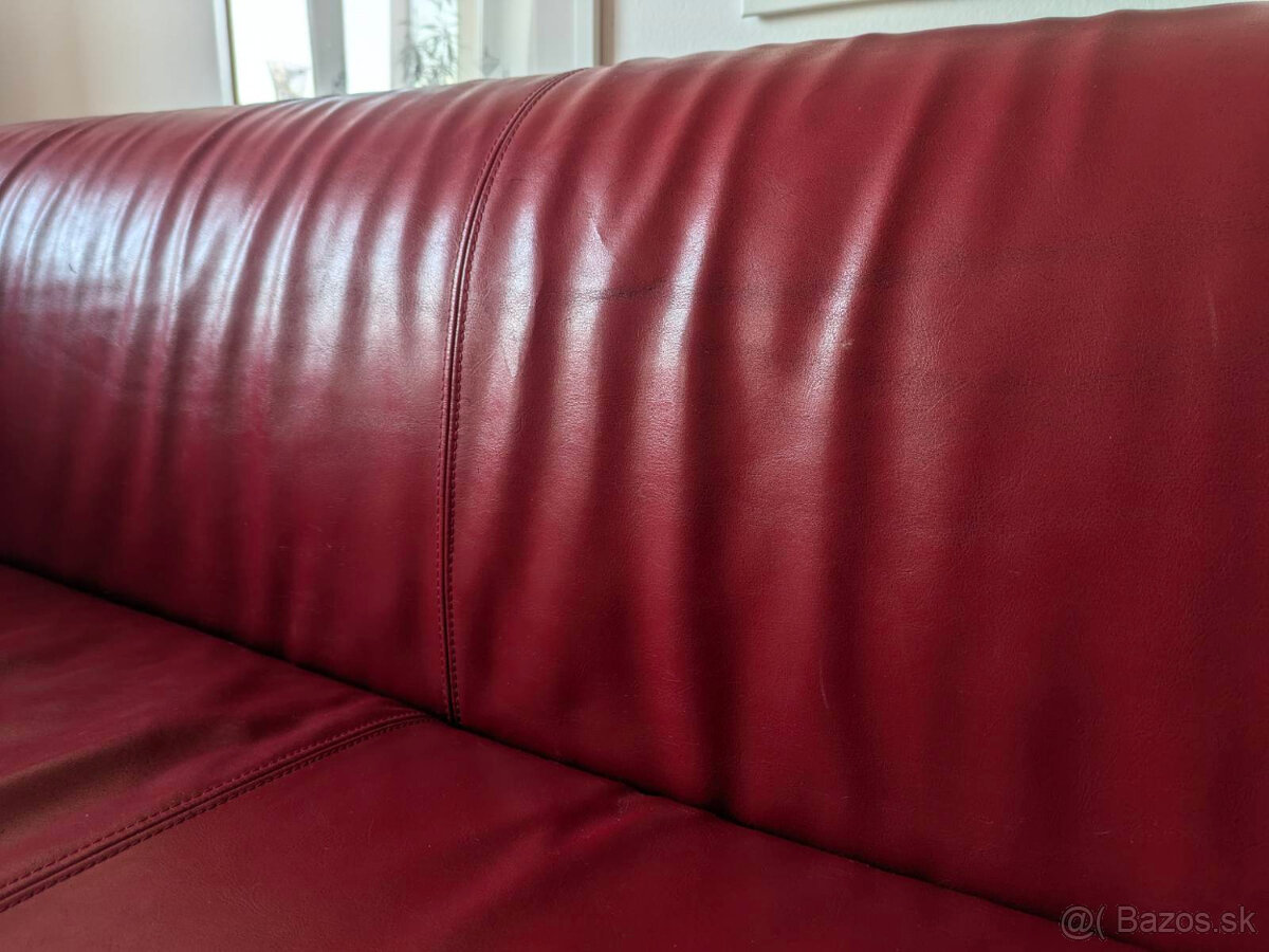 Dva krát červený gauč - 5