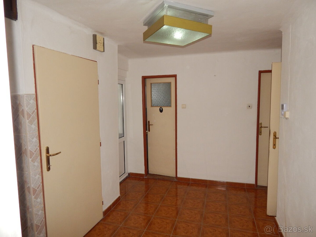 SPEKTRUM REALITY- NA PREDAJ 5-IZBOVÝ DVOJPODLAŽNÝ RODINNÝ DO - 5