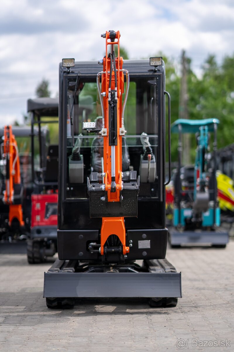 Minibager VIP15 s kabinou – Silný stroj s plným komfortem - 5