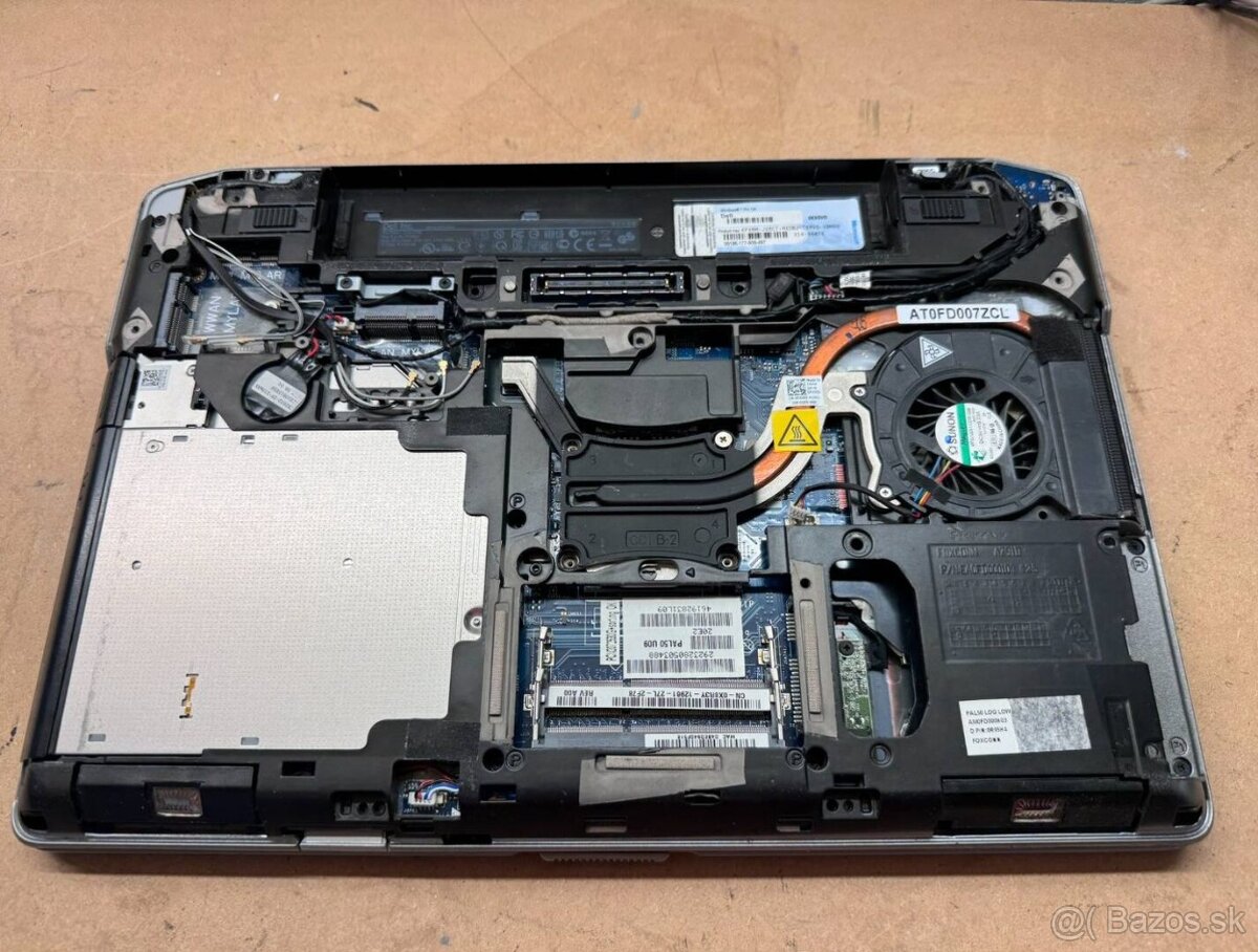 Predám pokazený notebook na náhradné diely zn.Dell e6420. - 5