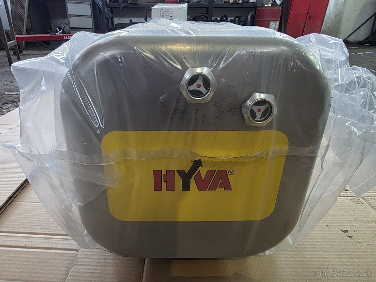 Hydraulická hlinikova nádrž za kabínu - 5