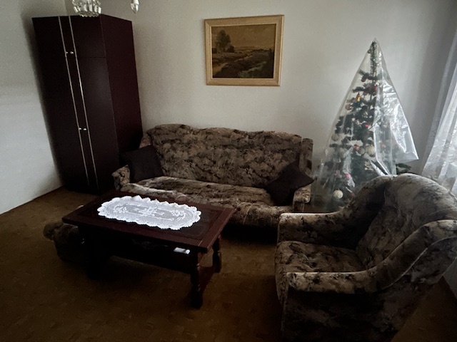 Predám sedačku, 2 kreslá, 3 taburetky - 5