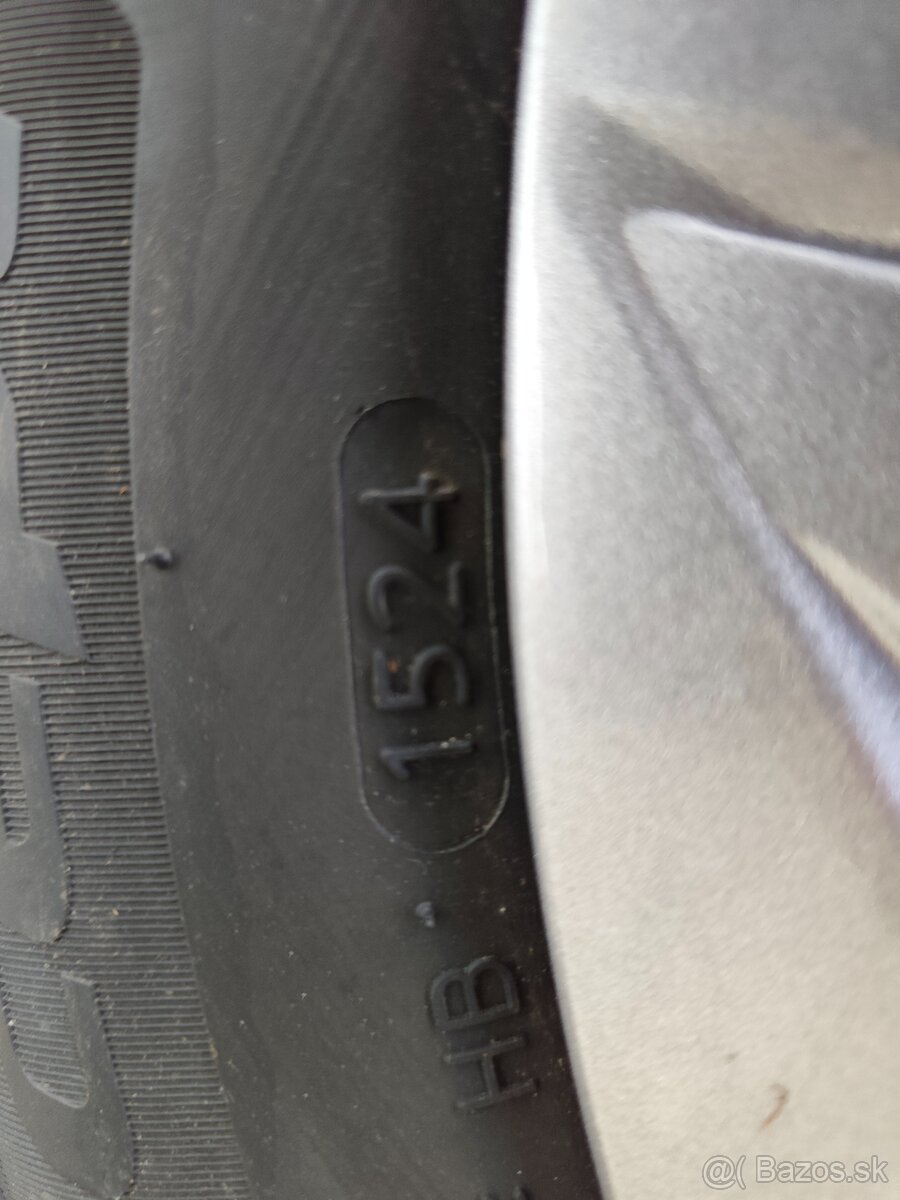 Zimná sada 185/65 R15 vrátane diskov a puklic - 5