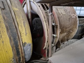 Predám postrekovač - rosič Kertitox 2000 l - 5