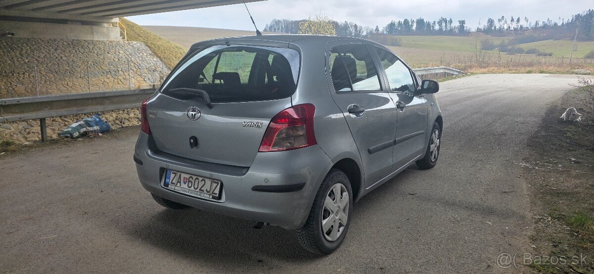 TOYOTA Yaris - 5