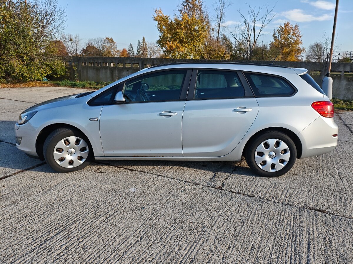 Opel Astra J Sport Tourer 1.7 CDTI 92kW - 5