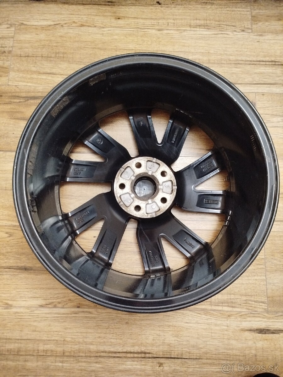 VW Marseille R18 ET52 (Touran) - 5