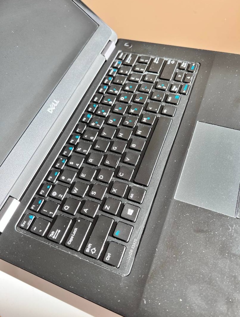 Notebook 14" DELL.Intel i5-6300U 2x2,40GHz.8gb ram.120g SSD - 5