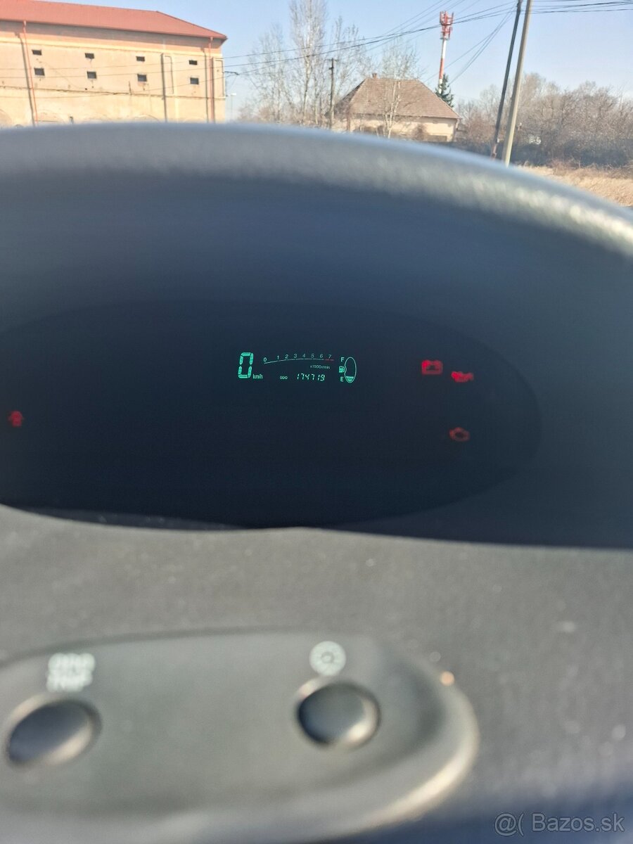 Toyota yaris 1.0 - 5