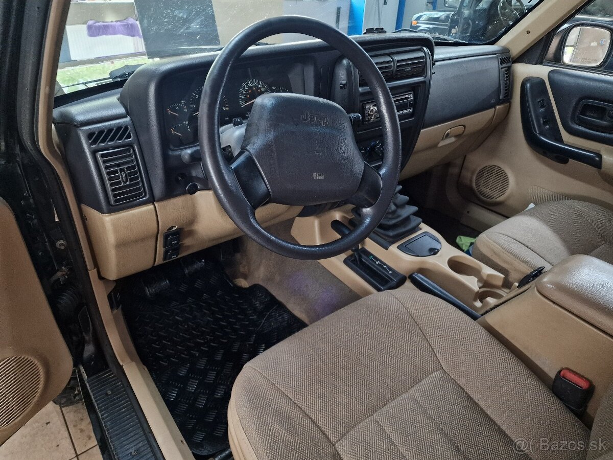 Jeep Cherokee XJ 2.5i